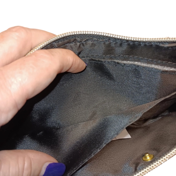 Juicy Couture Charging Cosmetic Bag NWT also can be used as Wristlet - Picture 7 of 8